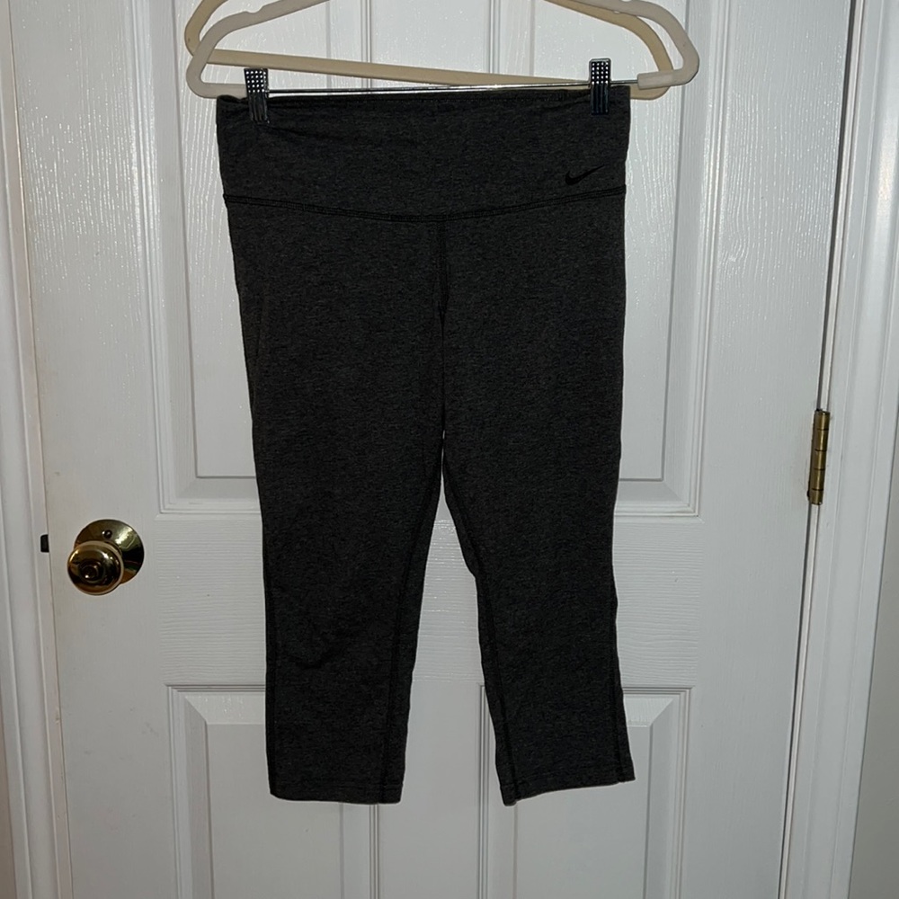 NWOT nike crop leggings